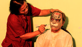 Learning Traditional Mask Painting in Hue City